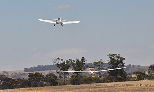 Aero Towing out of Paddocks Paddocks